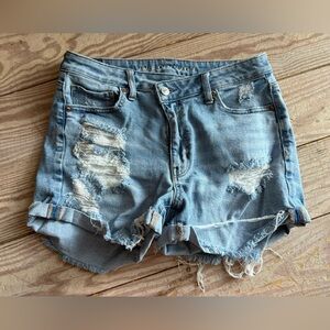 American Eagle Outfitters Women's Distressed Denim mom Shorts size 8
